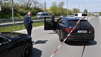 С регистрационен номер Х9Х9Х9Х... Черни лимузини се гонят и се стрелят в Хасково