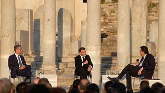 Макрон - в Гърция. Париж и Атина подновяват стратегическото си отбранително споразумение