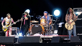 Red Hot Chili Peppers продадоха правата върху своя музикален каталог