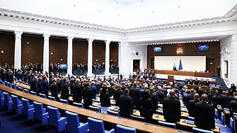 Опозицията: ПБ връща парламентаризма, само че "по комунистически"