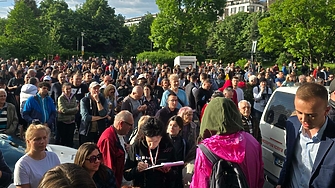 75-метрова сграда изкара жителите на "Младост" на протест
