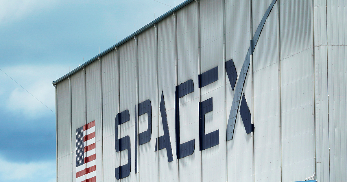 Американската компания Спейс Екс (SpaceX)  на Илон Мъск изпрати товарен