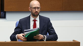 Пари в държавата в момента има Това каза пред парламента финансовият