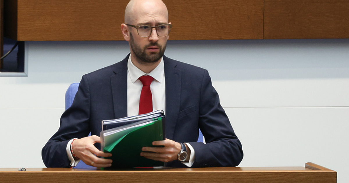 Пари в държавата в момента има.Това каза пред парламента финансовият