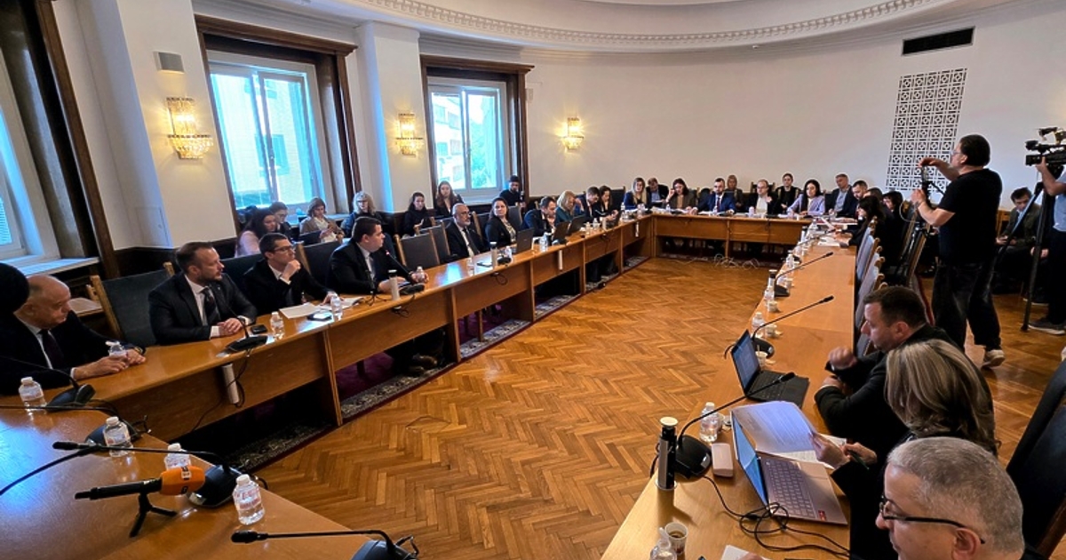 Правилникът на парламента бе приет окончателно днес от временната комисия, създадена