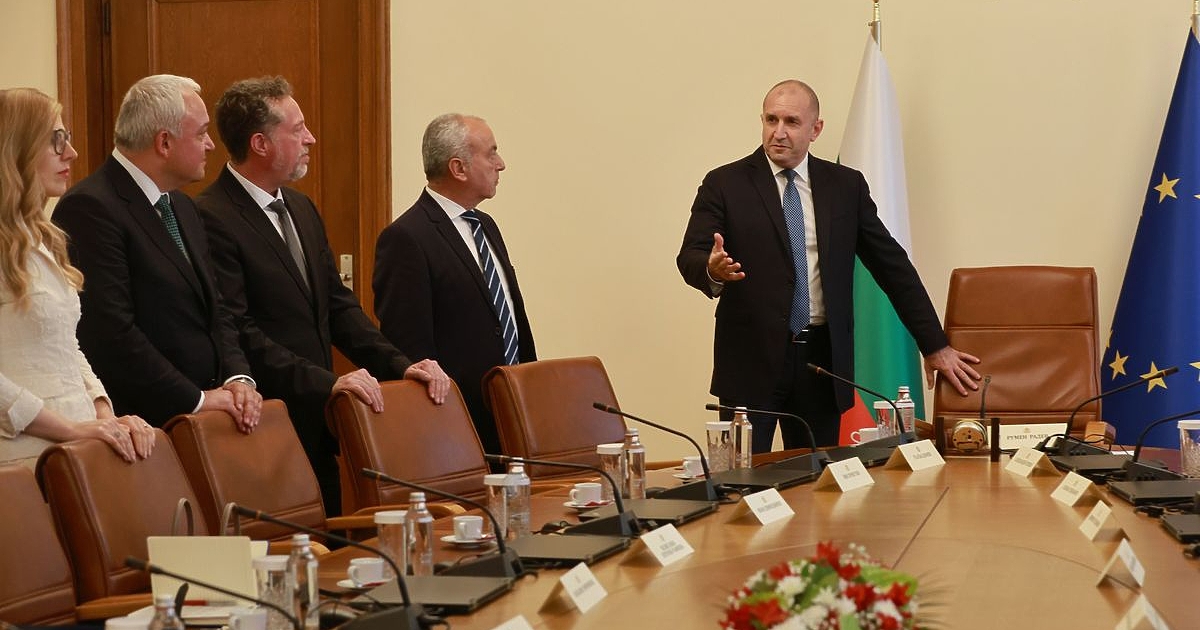 Новото правителство на Румен Радев продължава да предизвиква въпроси още
