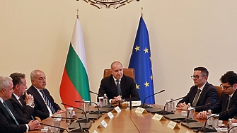 Румен Радев официално пое властта като премиер а първият му
