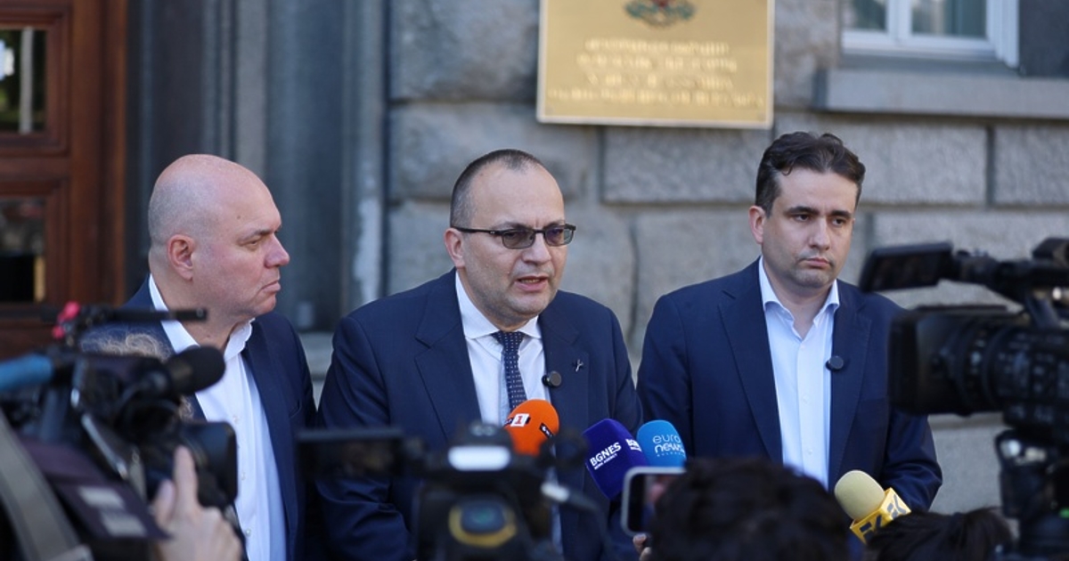 Демократична България (ДБ) настоява дефицитът да бъде ограничен до 3% още