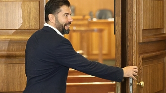 Ден като ден: полицаят, разпитал Кирил Петков и обискирал Бойко Борисов, нищо не можа да си спомни