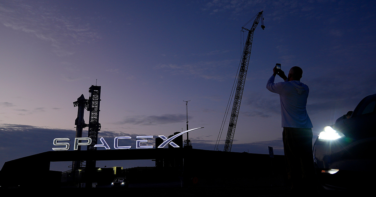 Спейс Екс (SpaceX) планира най-голямото първично публично предлагане в историята