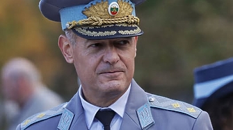 Защо политолози и анализатори искат оставката на шефа на ВВС