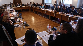 След два последователни дни на дълги заседания парламентарната комисия по