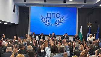 Прегрупиране в ДПС Лидерът Делян Пеевски отстрани от ръководството доскоро