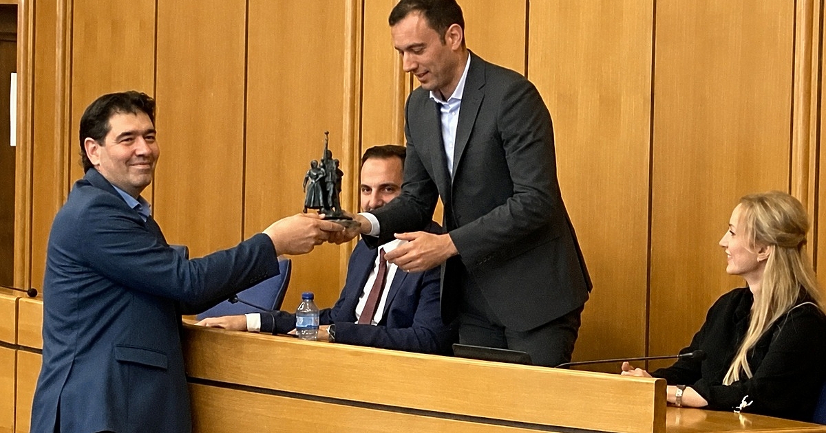 Това е правилният размер.“С тези думи кметът на София Васил
