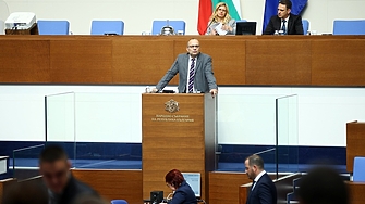 Председателката на парламента Михаела Доцова се опита да отнеме думата
