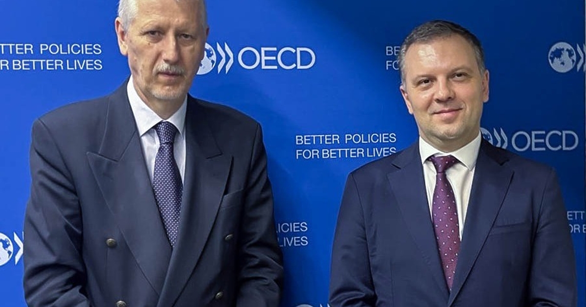 Министър Николай Найденов проведе в Париж среща с Янош Берток,
