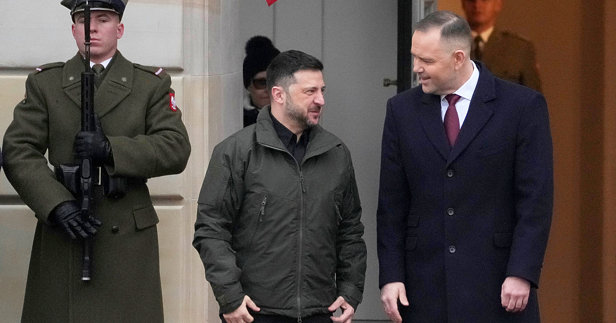 Полският президент Карол Навроцки заяви, че е решил да лиши