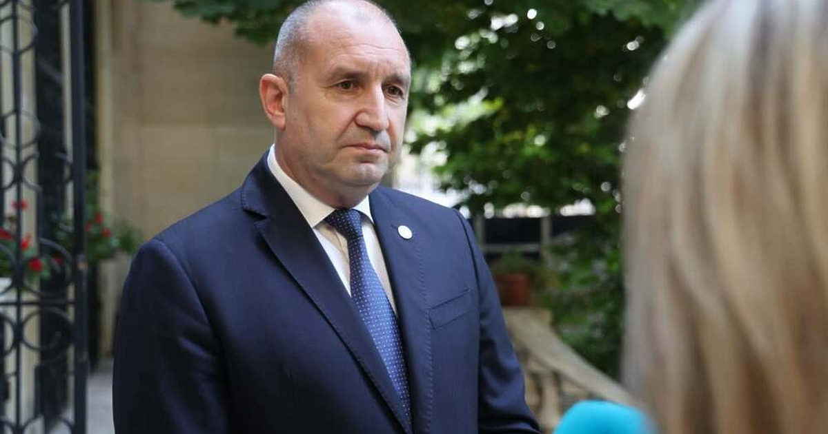 Премиерът Румен Радев се разходи до Париж - за да