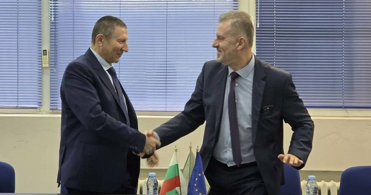 Със свой безпрецедентен акт, откакто е на поста, и.ф. главната