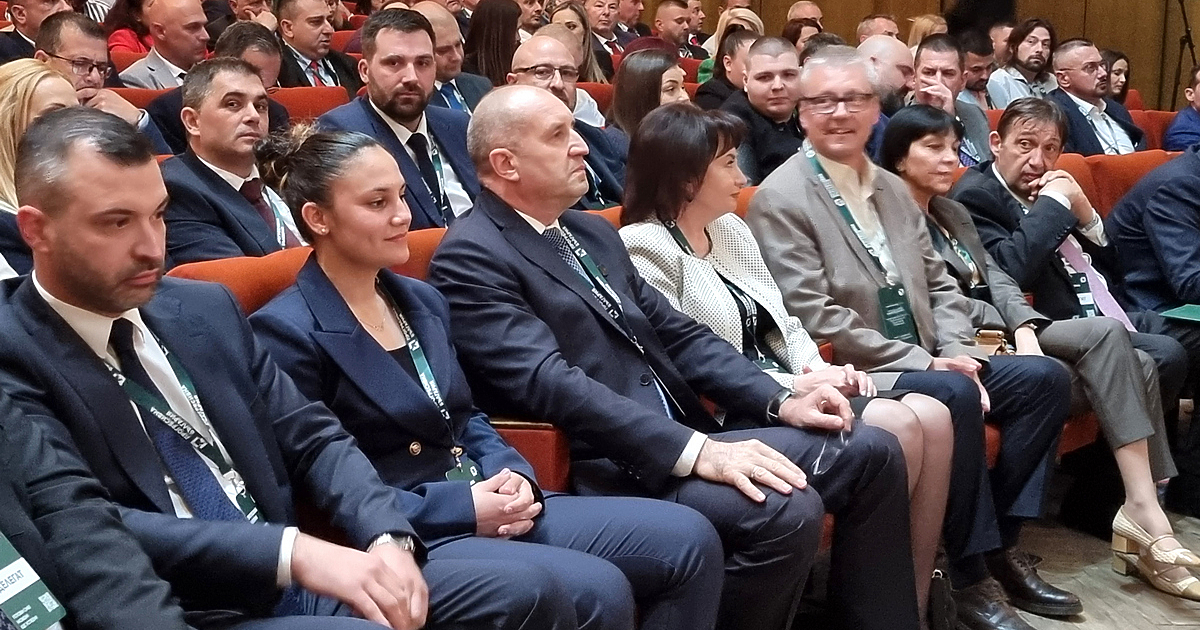 Не може да бъде член на Изпълнителния съвет, Областен ръководител,