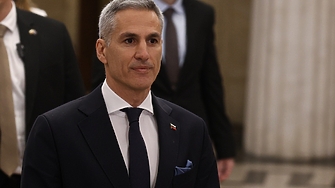 Г-н Радев, кой пази децата?