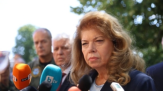 Пребиваването на самолетите цистерни в авиобаза Безмер не ни прави
