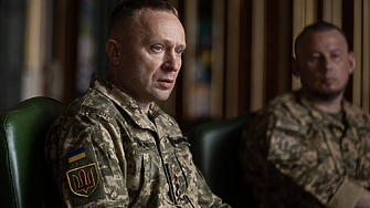 Украинският президент Володимир Зеленски заяви че освобождава от длъжност главнокомандващия Въоръжените