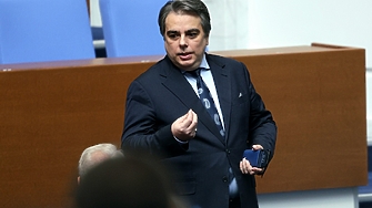Асен Василев: Властта ни връща обратно към философията на евтиния труд