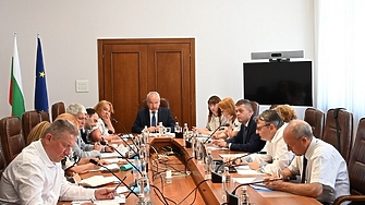 След пенсиите  - новата власт намалява и минималната работна заплата с 30 евро