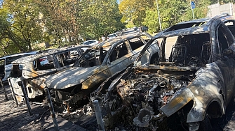 11 опожарени автомобила през нощта в "Красно село", има задържани (ВИДЕО и СНИМКИ)