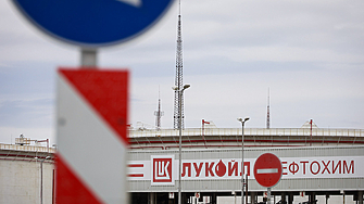 Галопиращи цени на горивата, но никой не коментира "братския" монопол на "Лукойл"