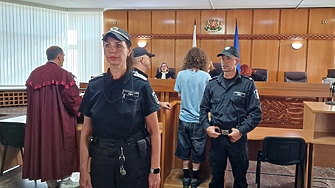 Окончателен арест за 15-годишен обвиняем за убийството в Пловдив. Той се разплака