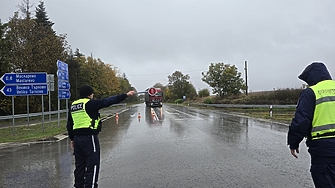 Шофьор на автобус е спасил 36-имата пътници от ужасната катастрофа с два горящи ТИР-а
